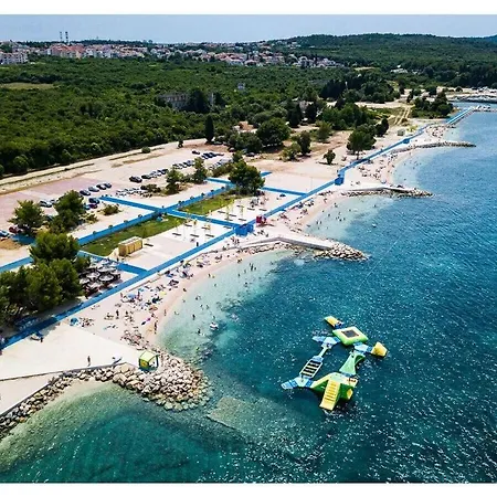 Vila Senorita Mit Pool In *